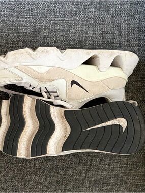 Nike Women’s Cream and Black Athletic Sneakers